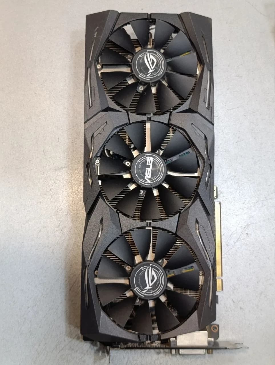 Неисправная видеокарта STRIX GTX1080TI 11G на запчасти